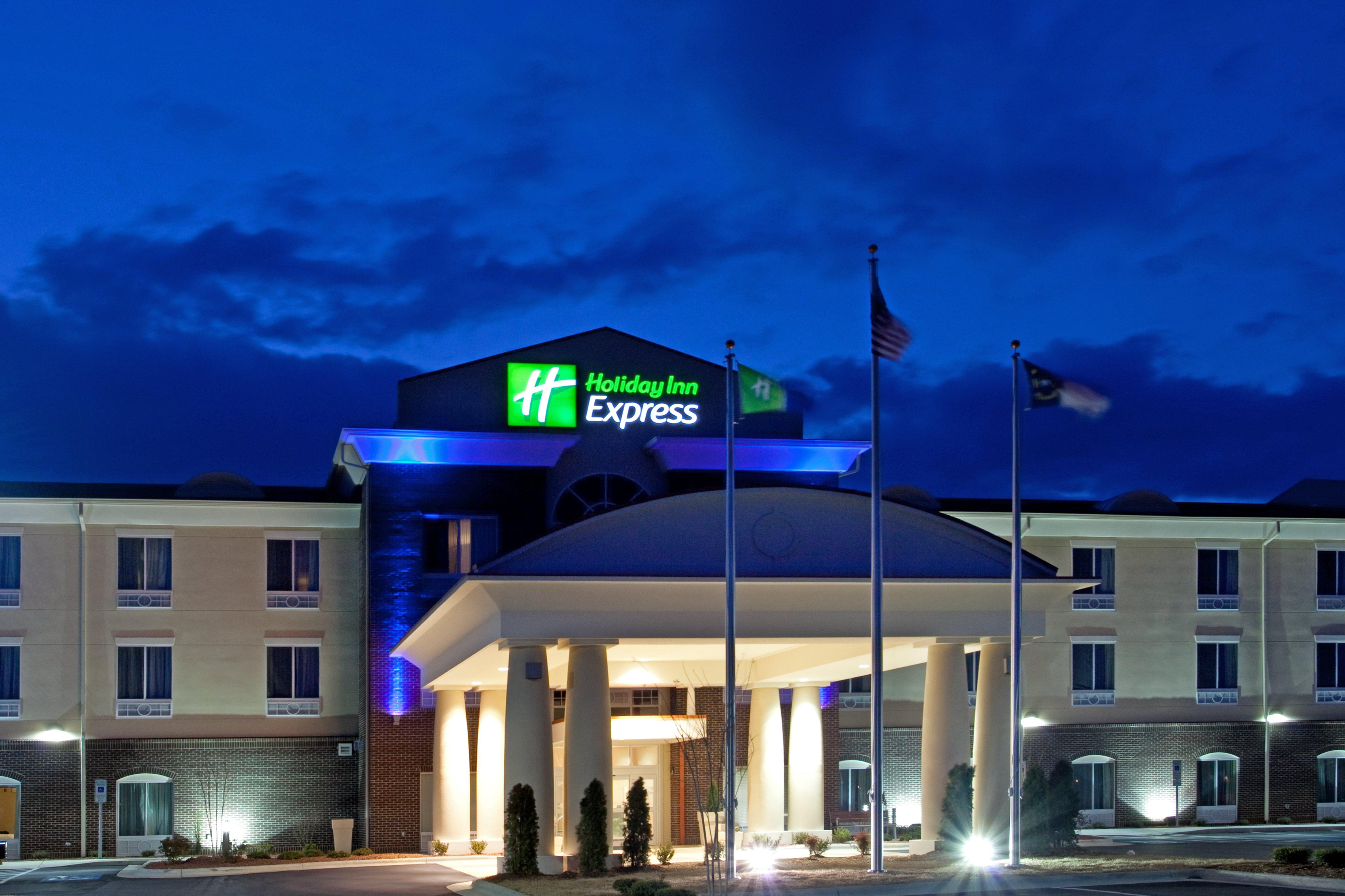 Holiday Inn Express Pembroke By Ihg Exterior photo