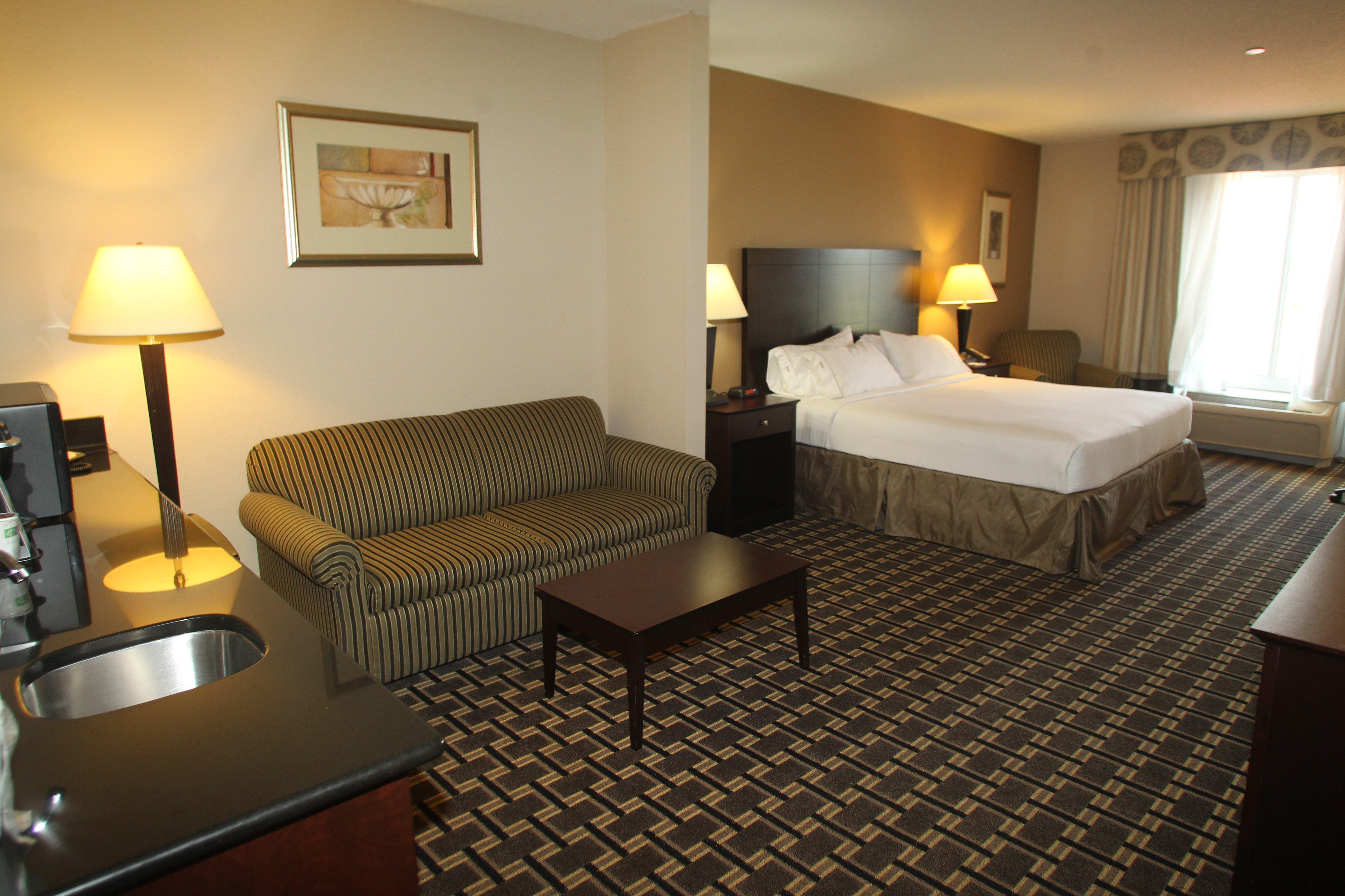Holiday Inn Express Pembroke By Ihg Exterior photo