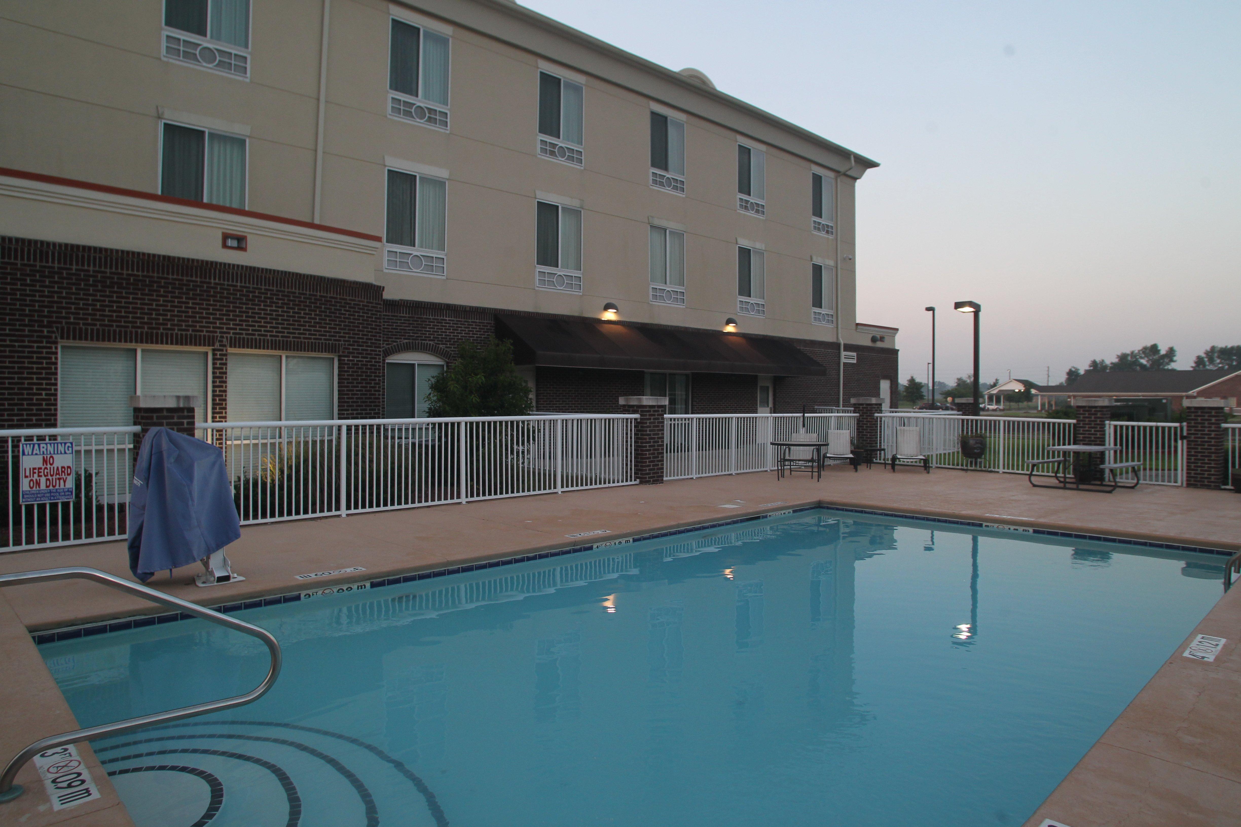 Holiday Inn Express Pembroke By Ihg Exterior photo