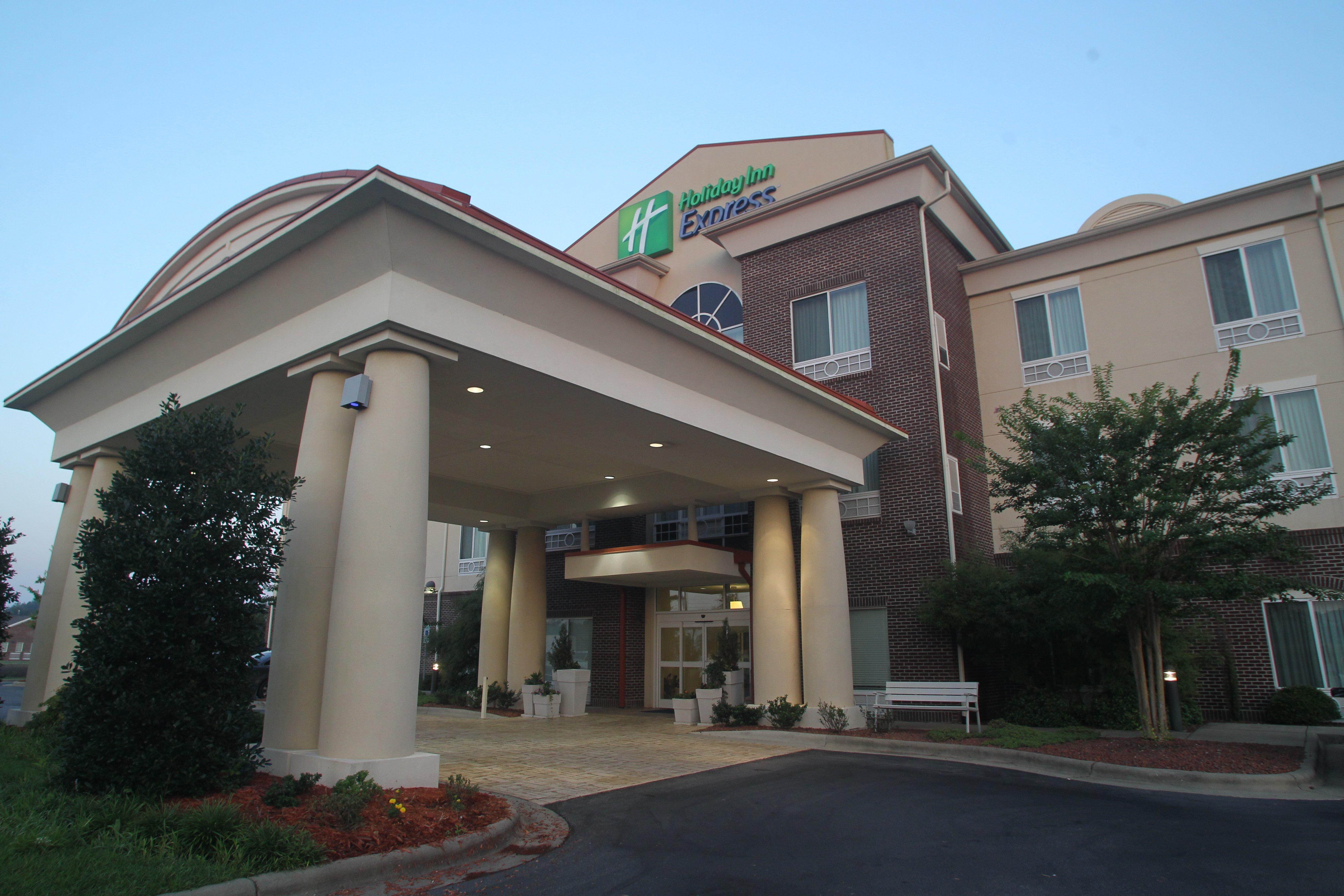 Holiday Inn Express Pembroke By Ihg Exterior photo