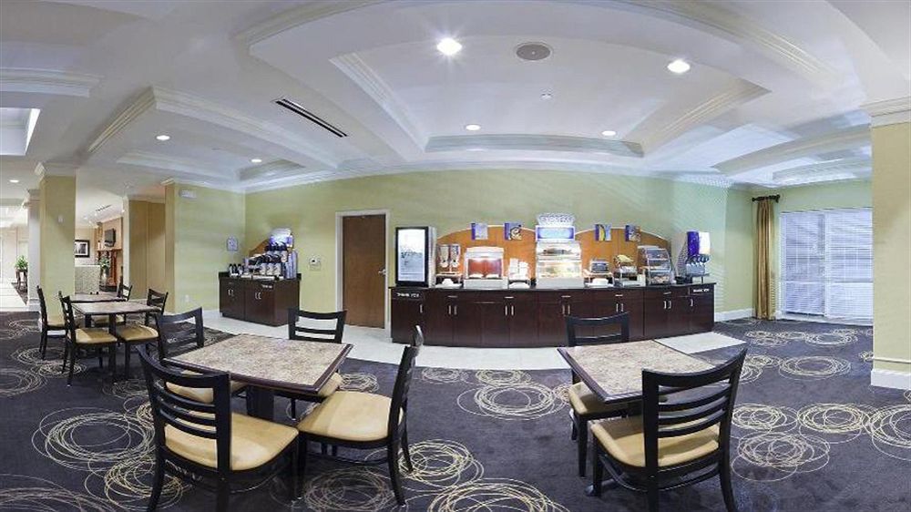 Holiday Inn Express Pembroke By Ihg Exterior photo